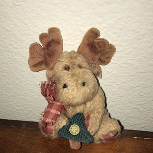 Boyds Bears Fully Jointed 7” Plush Ornament Mini Moose With Christmas Tree